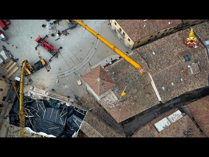 Candelabri recuperati da Basilica Norcia