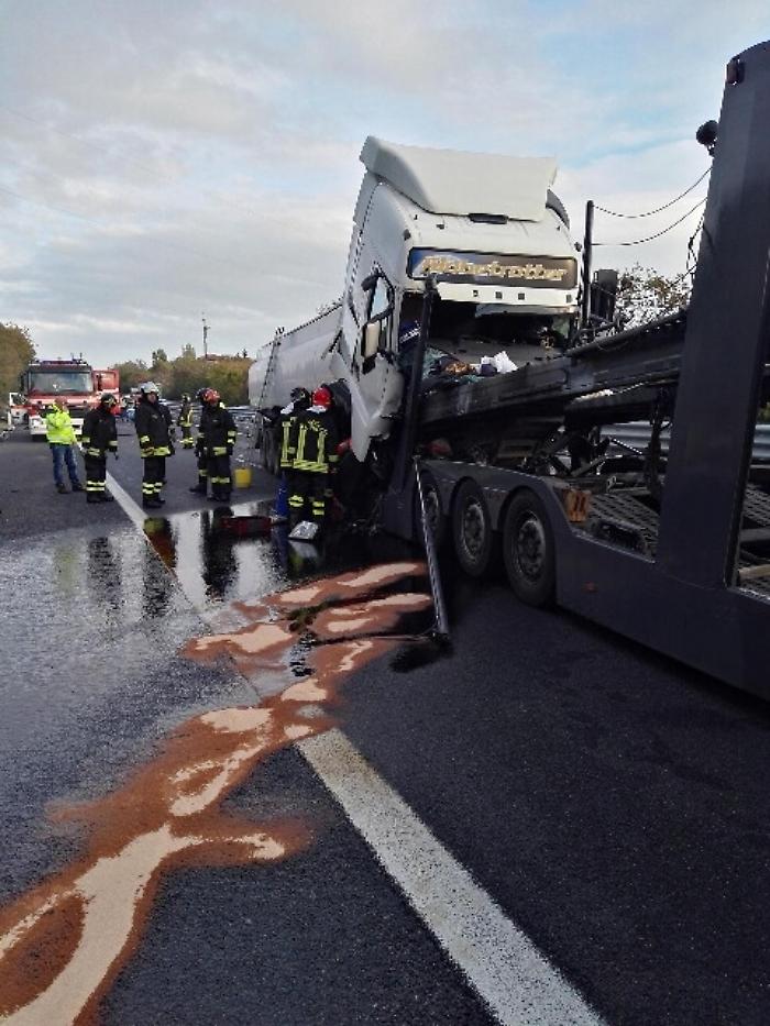 Scontro tir, riaperto raccordo Trieste