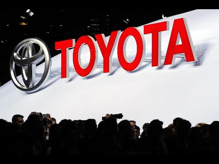 Toyota, yen forte pesa su utile, -36%