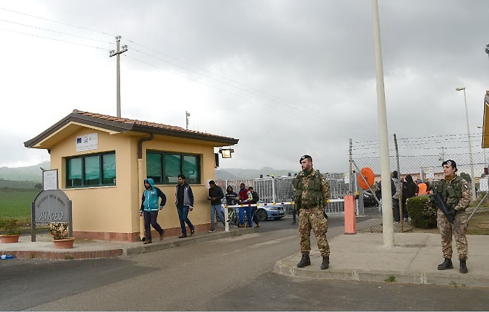 Operazione "Cara Mineo" : task force Enpa per randagi in centro accoglienza