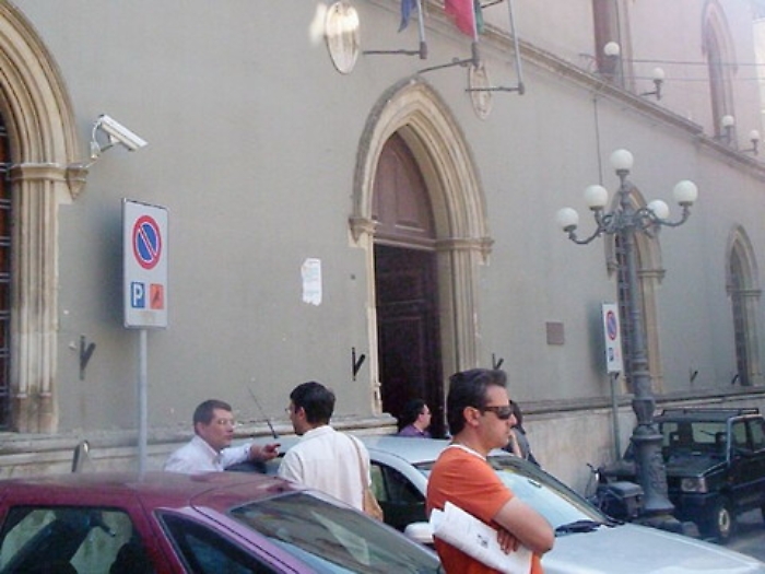 Dipendenti comunali in rivolta rigettano accuse di inefficienza