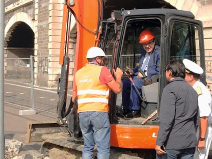 &laquo;Giorno storico, il porto si apre alla citt&agrave; archi della marina ricorderanno Parigi&raquo;