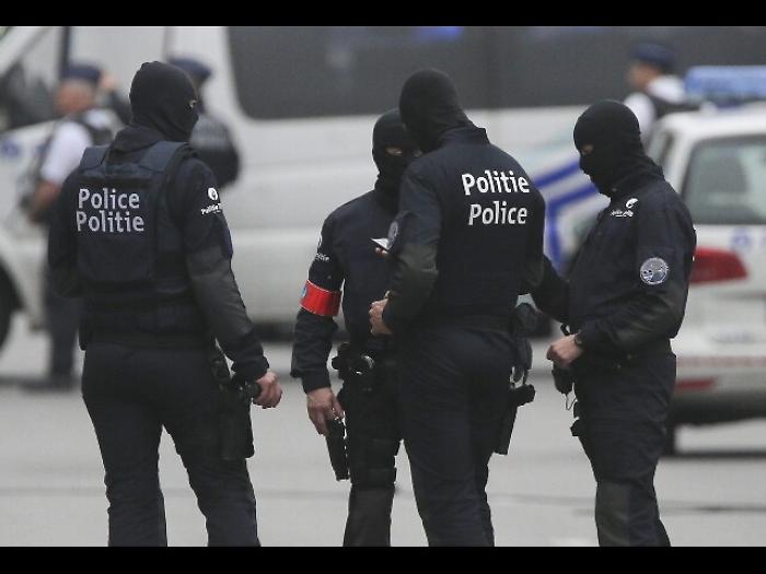 Due poliziotti accoltellati a Bruxelles