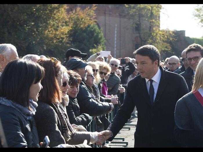 Renzi, Paesi finanziati alzano muri
