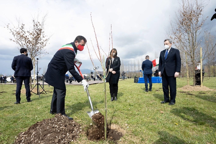 1616070152960_1620687404184