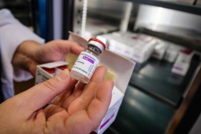 astrazeneca_flacone_mano_fg_ipa_1620687077142