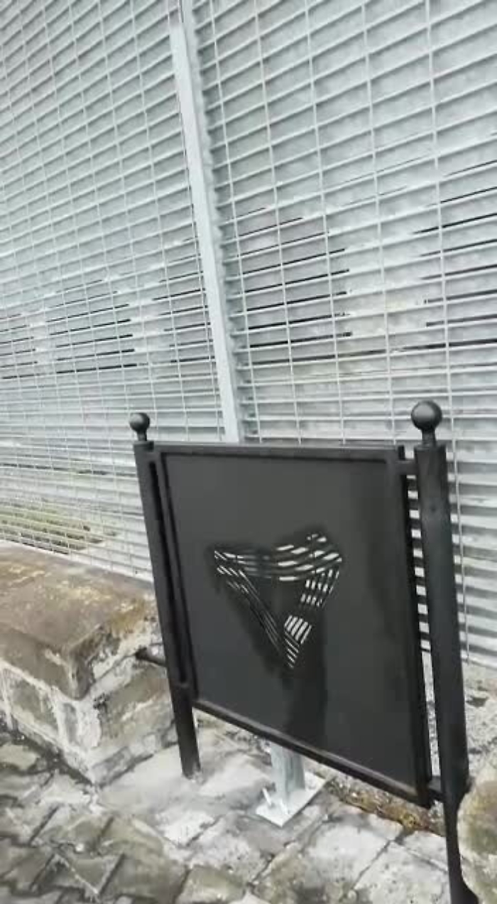 3799308-Primahannomessoipannellineridimetallocostantoperrenderedifficileilpassaggioadessohannomessoq_1620739982021