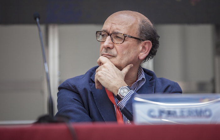 092003439-deab0944-836f-49ec-bb16-71a258bb766f