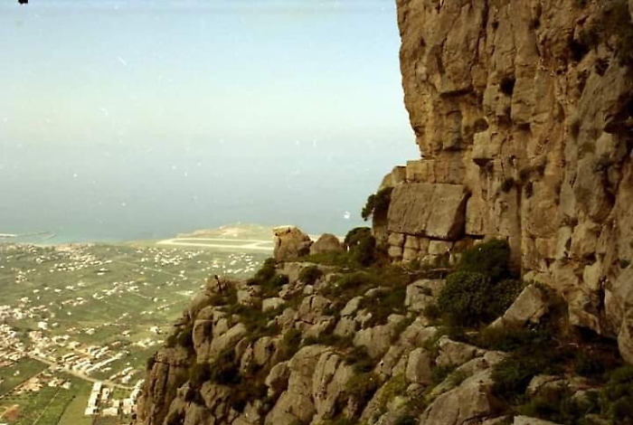 143202315-822f8223-2557-4979-a68f-a80fde51346d