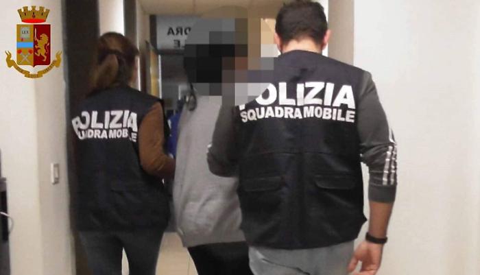 110011887-c3e42503-04f2-4d48-9d90-b52cf8a02d7c