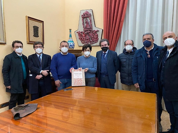 102528348-a87ba63e-1e8f-4434-ab49-0e19a74ee422