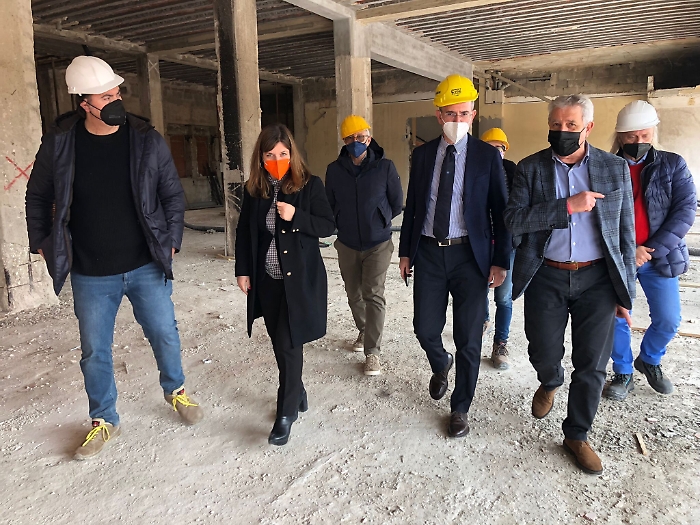 20220404164204-4_1649083401937