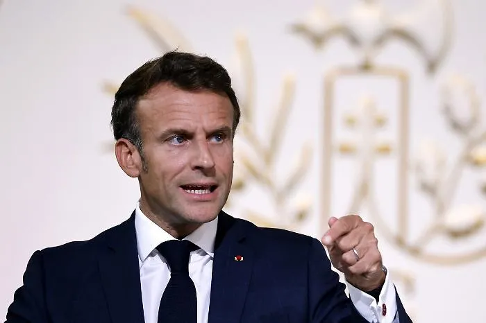 Macron alla vigilia del 14 luglio: "Nuove guerre in arrivo, pronti a difendere la libert&agrave; anche col sangue"