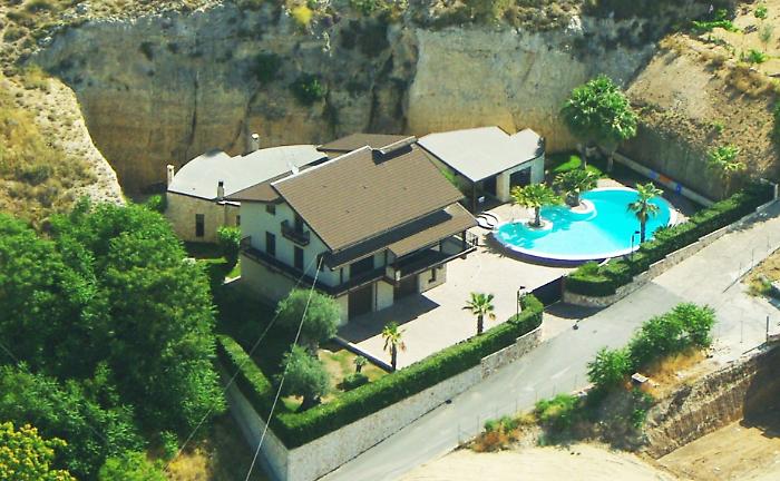 071108735-c161de3d-894a-446d-b674-1f5cba7aeb17