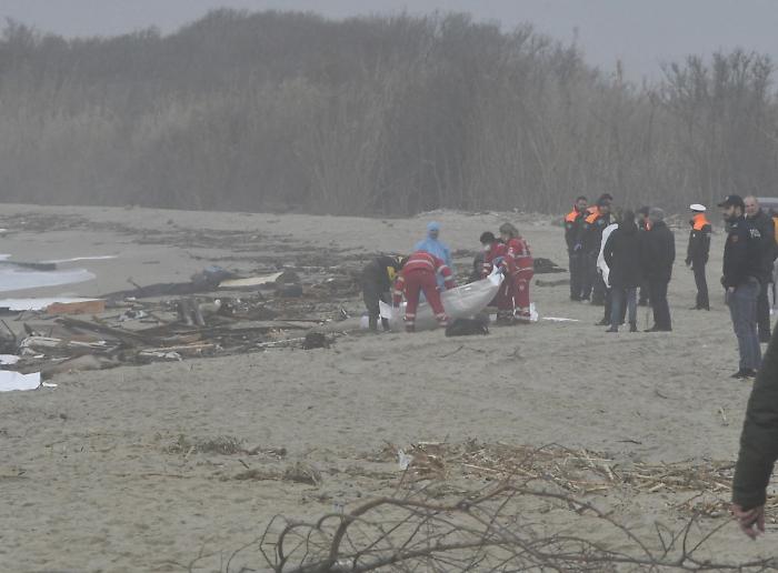 migranti morti cutro