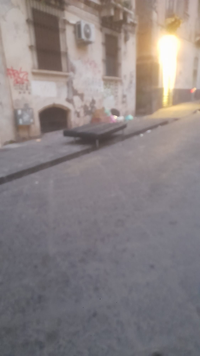 Catania, discarica in via Caronda