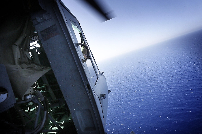 Immigrazione: Fregata Euro soccorre due barconi con 956 profughi