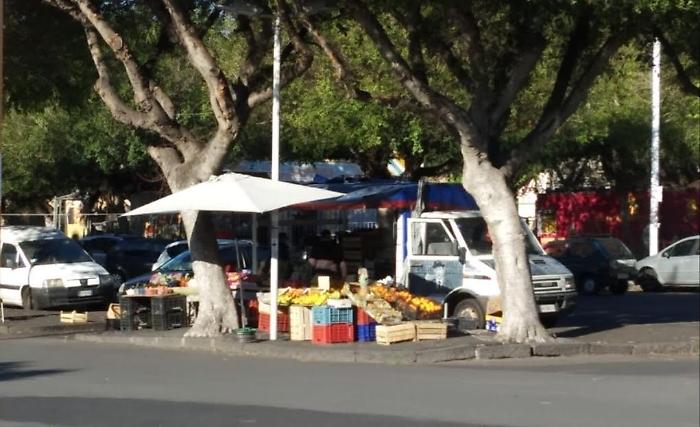 ambulanti frutta viale Mario Rapisardi