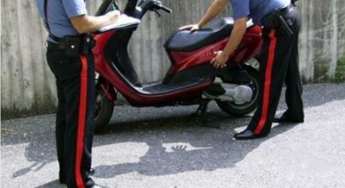 carabinieri e scooter