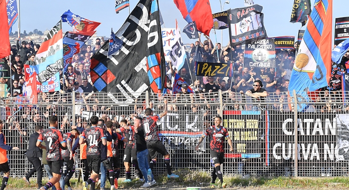 Esultanza giocatori Catania Ssd