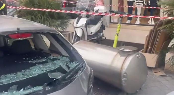 Boiler volato da un tetto