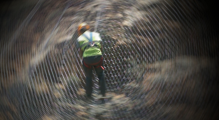 Operaio su una parete