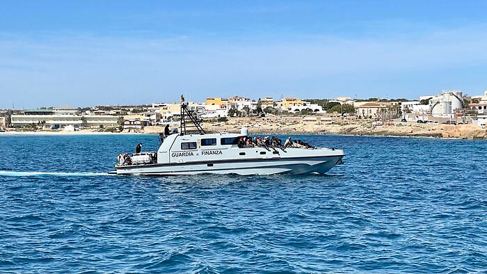 Terzo naufragio al Lampedusa: 38 salvati e un cadavere recuperato