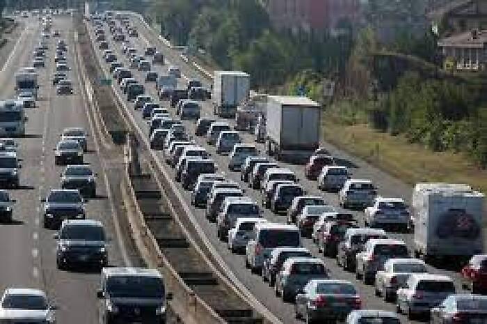 Traffico sulla Ct-Pa per incidente all'altezza di Enna tra autocisterna e auto