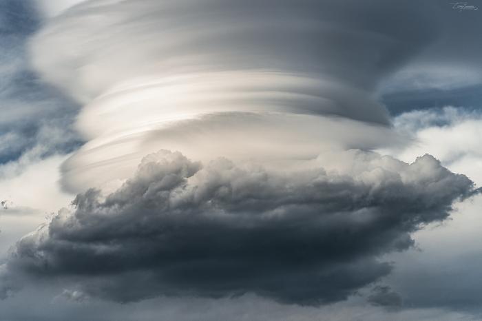 particolare fenomeno atmosferico la formazione di nuvole dalle forme strane e insolite, come questa ritratta nella foto inviataci da Tony Seminara