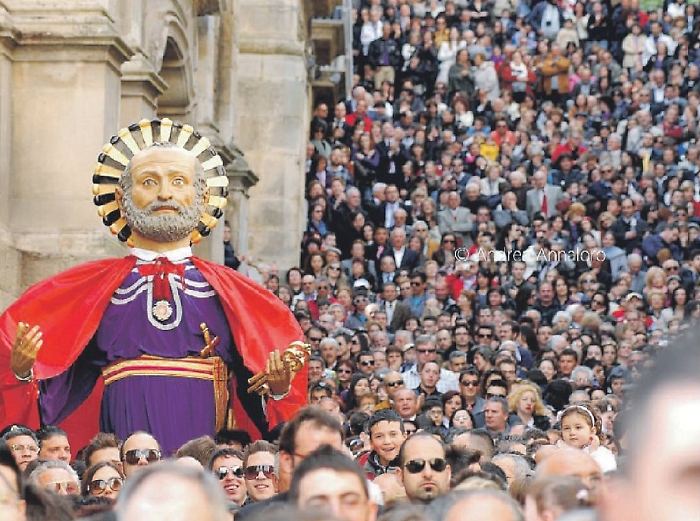 pasqua caltagirone