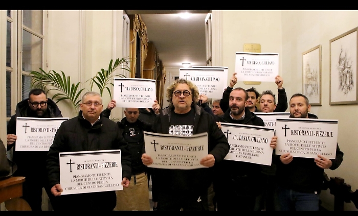 Protesta di "Mio Italia" per chiusura di via di Sangiuliano a Catania