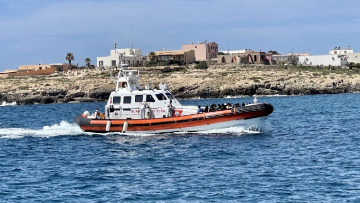Migranti soccorsi a Lampedusa