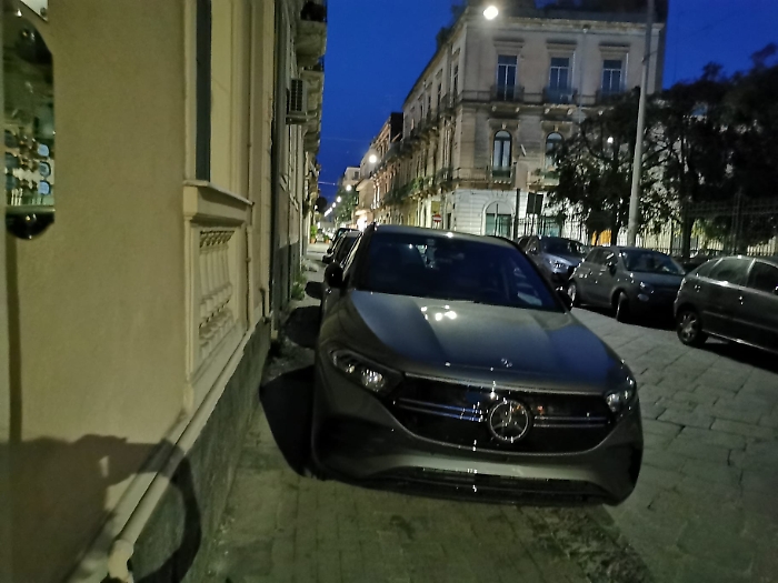 Catania via pantano parcheggio selvaggio