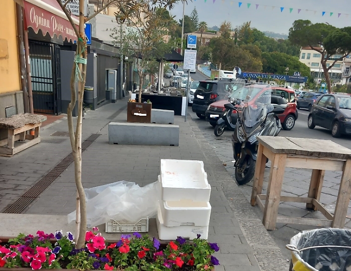 Piazza-mancini-battaglia-nessun-rispetto-delle-regole.dove-la-polizia-municipale