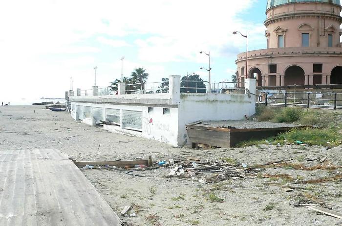 Lavori per erosione costiera nella riviera messinese