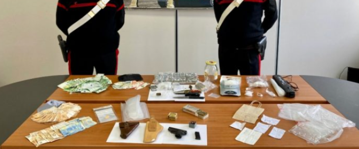 Droga, soldi e una pistola in lavanderia a Modica