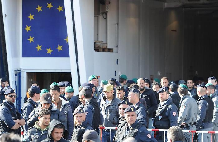 Evacuazione hotspot Lampedusa