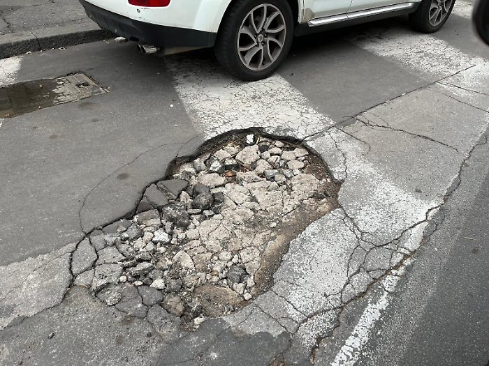 via-etnea buca stradale