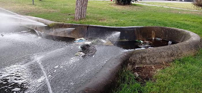 catania, fontana di Proserpina sporca
