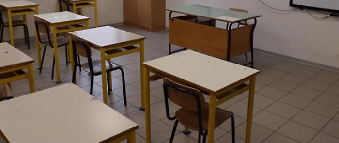Banchi vuoti a scuola