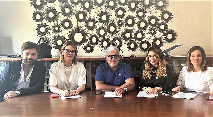 Da_sx_Dott._Nico_Sofia,_Dott.ssa_Paola_Tatoni,_Dott._Salvo_Curatolo,_Dott.ssa_Elisa_Nicotra,_Dott.ssa_Cristina_Virz&igrave;-min