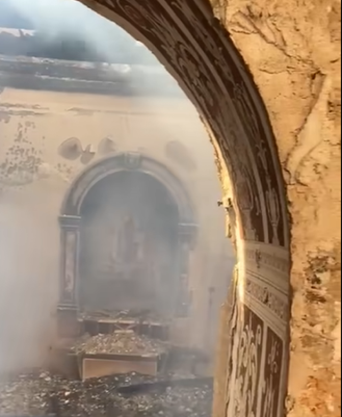 Incendio nella chiesa di Santa Maria di Gesù a Palermo