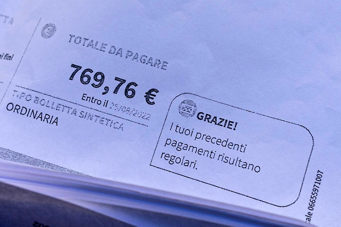 BOLLETTE BRUCIATE IN PIAZZA, IL 13 OTTOBRE PROTESTA NO TAX