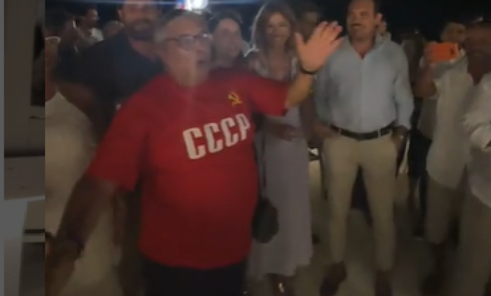 Tot&ograve; Cuffaro intona Bella ciao