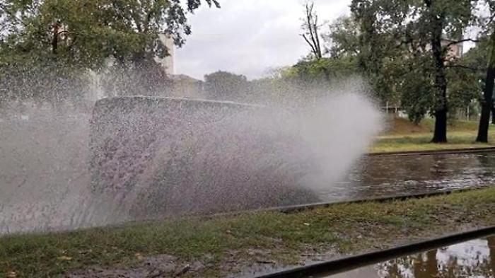 maltempo_nubifragio_su_milano_strade_allagate_e_traffico_in_tilt239782_640_ori_crop_master__0x0_640x360