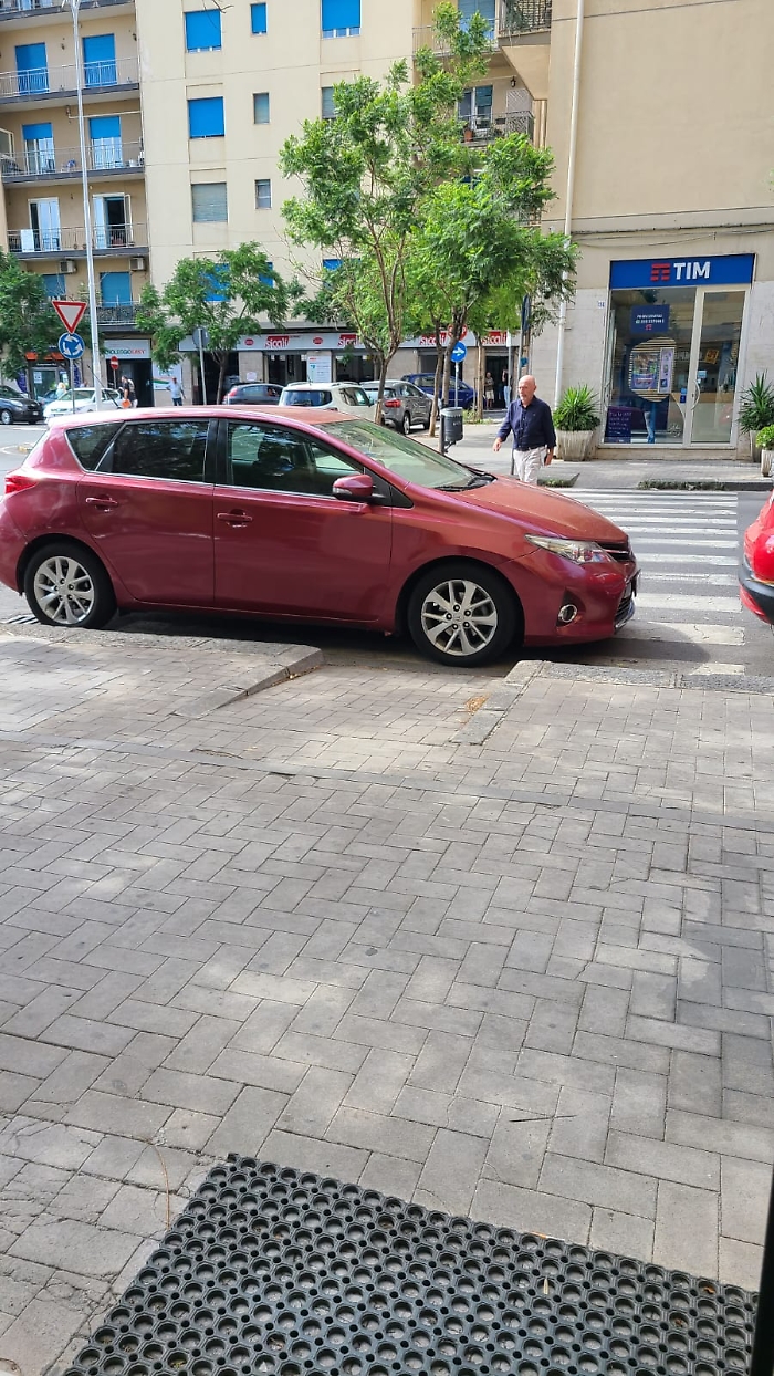 catania parcheggio selvaggio viale ionio