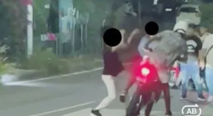 Bulli aggrediscono giovane motociclista al Tondo Gioeni