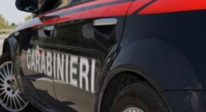 Il &ldquo;folle&rdquo; inseguimento dopo l&rsquo;evasione da casa e la passeggiata in auto