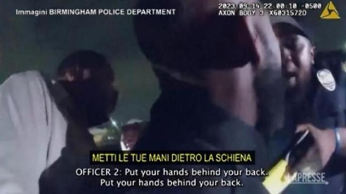 usa_direttore_di_una_banda_musicale_si_rifiuta_di_fermare_la_musica_poliziotto_lo_stordisce_con_il_teaser241670_640_ori_crop_master__0x0_640x360