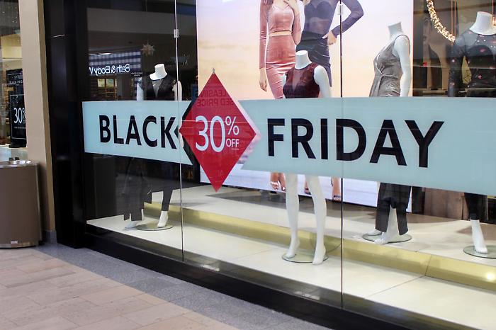 Black-Friday-vetrine